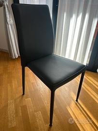 Sedia in ecopelle grigia