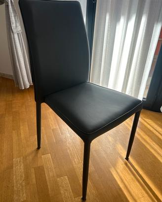 Sedia in ecopelle grigia