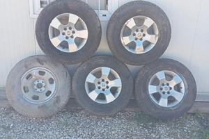 cerchi e gomme per Nissan 6 bulloni buono sta t
