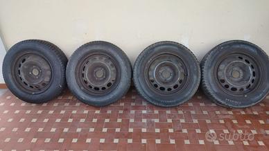4 gomme 195/65 R15 (2 nuove, 2 usate Pirelli)