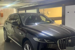 Jaguar F Pace