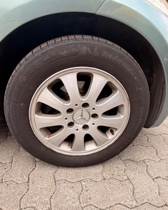 4 cerchi e 4 gomme da 15 Mercedes classe a w169