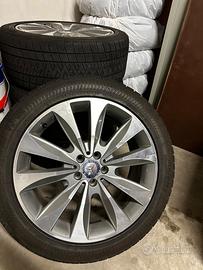 Cerchi in lega con gomme per Mercedes + divisoria