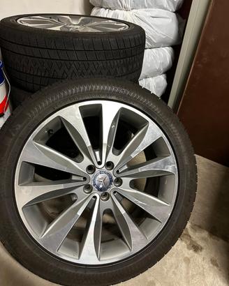 Cerchi in lega con gomme per Mercedes + divisoria