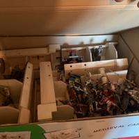 Castello di legno con soldatini