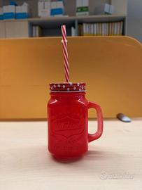 Bicchiere con cannuccia