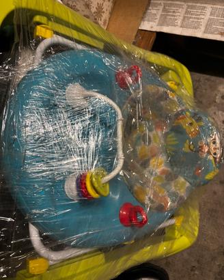 Girello per bambini con giochi