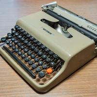 Macchina da scrivere vintage Olivetti Lettera 22