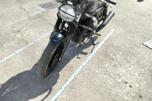 Guzzi V7 IV 850 stone. €5 anno 2023 agosto.