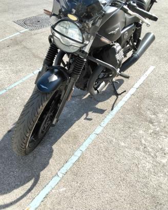 Guzzi V7 IV 850 stone. €5 anno 2023 agosto.
