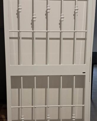 Cancello usato per porta d’ingresso