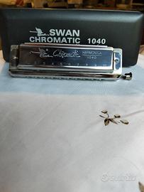 armonica Swan 1040