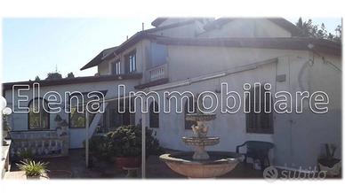 Villa di 500 m² con 5 locali e posto auto a Calata