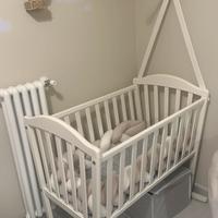 Culla a dondolo in legno bianca
