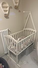 Culla a dondolo in legno bianca