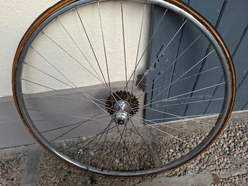 Ruota posteriore bici da corsa vintage