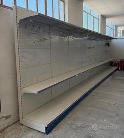 Scaffali metallici e gondole per arredo negozi
