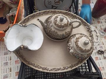 vassoio da the con oggetti