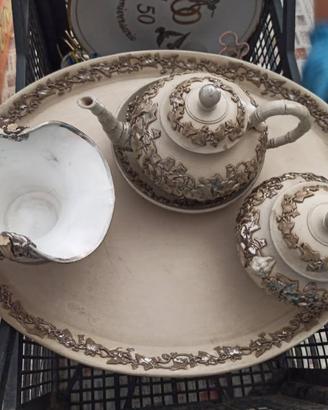 vassoio da the con oggetti