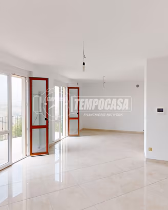 SECONDO PIANO COMPLETAMENTE RISTRUTTURATO CON GARA