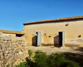 Marina di Ragusa - Rustico + Terreni agricoli