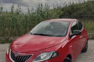 Lancia Ypsilon 1.0 FireFly 5 porte S&S Hybrid Silv