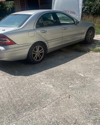 Ricambi motore e carrozzeria mercedes 220cdi