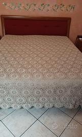 Copriletto matrimoniale beige ad uncinetto