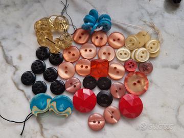Lotto di bottoni colorati