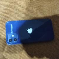 I phone 12 con batteria 100% e filo di rucweuca