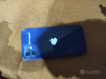 I phone 12 con batteria 100% e filo di rucweuca
