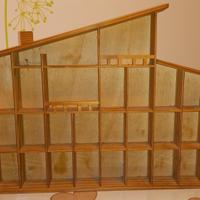 bacheca in legno a forma di casetta