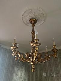 Lampadario in legno dorato