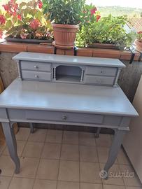 Scrivania in legno antica