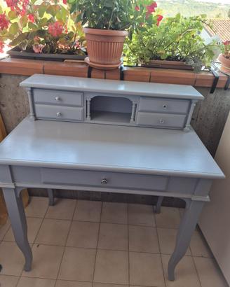 Scrivania in legno antica