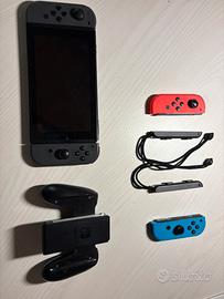 NINTENDO SWITCH + 8 GIOCHI ORIGINALI