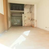 Negozio con canna fumaria