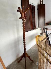 appendiabiti in legno torcigliato