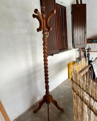 appendiabiti in legno torcigliato