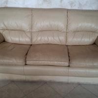 Divano in pelle+letto sottostante  una piazza e me