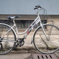 Bicicletta city bike da donna 