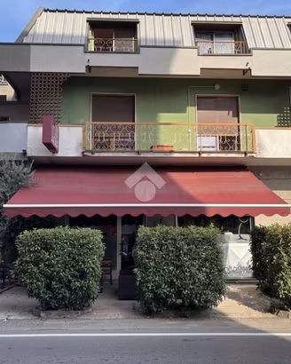 NEGOZIO A OLGIATE OLONA