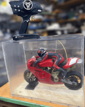 Ducati 999R Hachette, modello montato + fascicoli