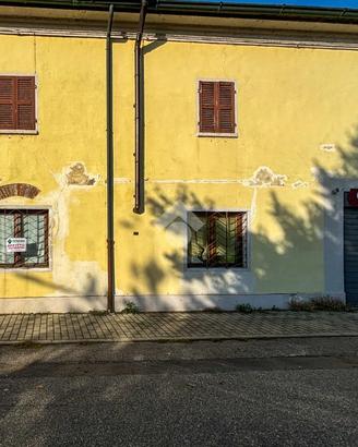 NEGOZIO A MONTICELLI D'ONGINA