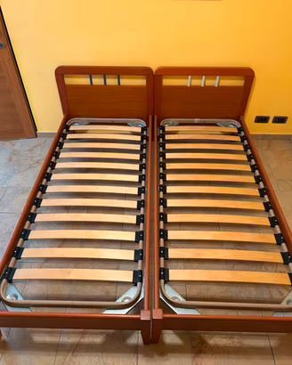 letto singolo cameretta  con comodino e materasso 