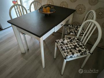 TAVOLO DA CUCINA PIÙ SEDIE 
