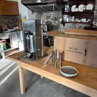 Macchina insaccatrice per salsiccie e salami