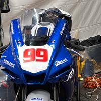 Yamaha R1 2021