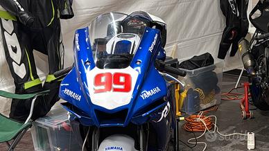 Yamaha R1 2021