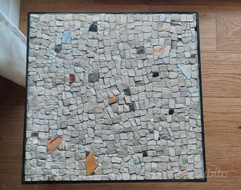 tavolino con piano mosaico antico